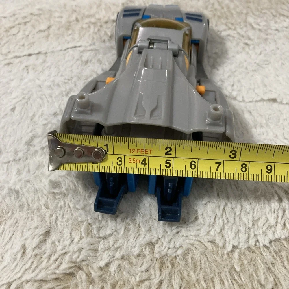 Hasbro Transformers Armada Blurr (No Accessories) &‎ a Posed Bumblebee